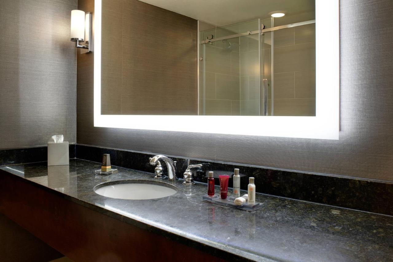Marriott East Lansing At University Place Extérieur photo