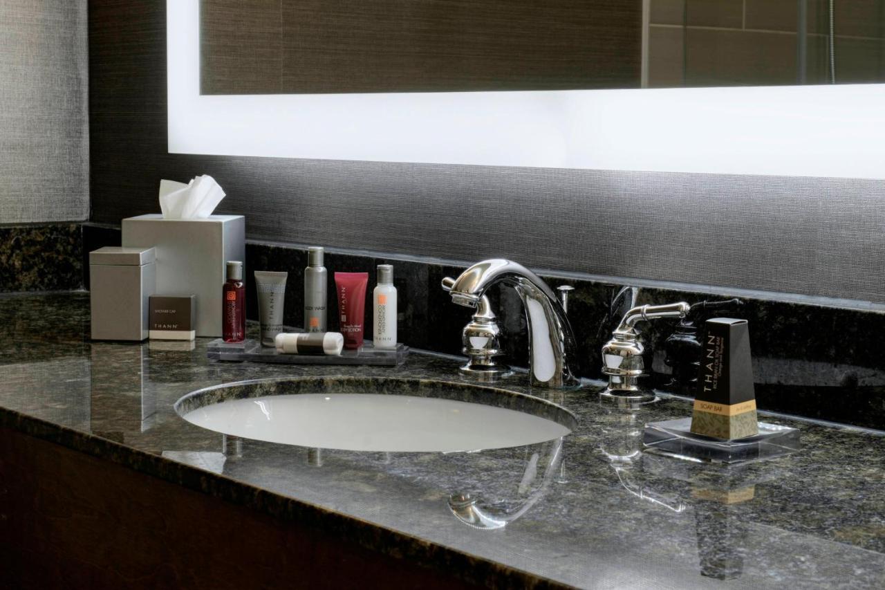 Marriott East Lansing At University Place Extérieur photo