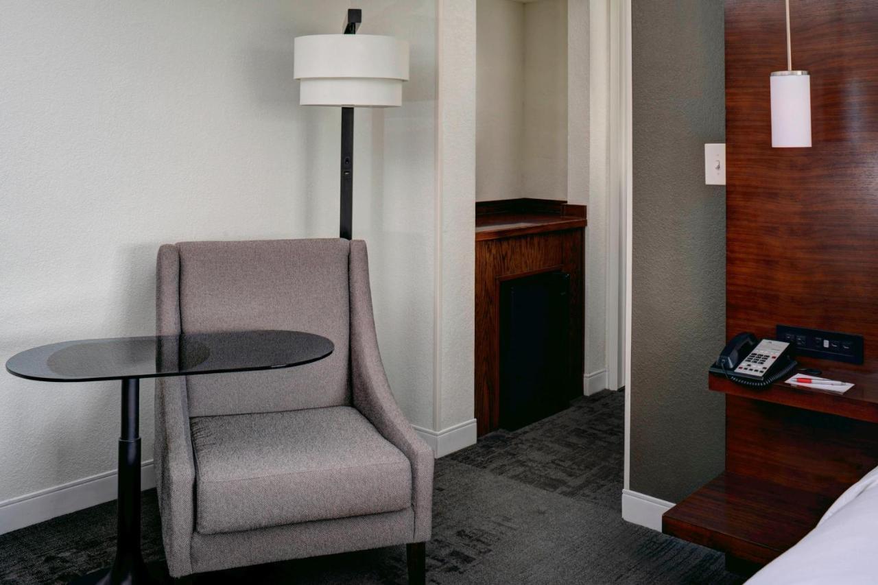 Marriott East Lansing At University Place Extérieur photo