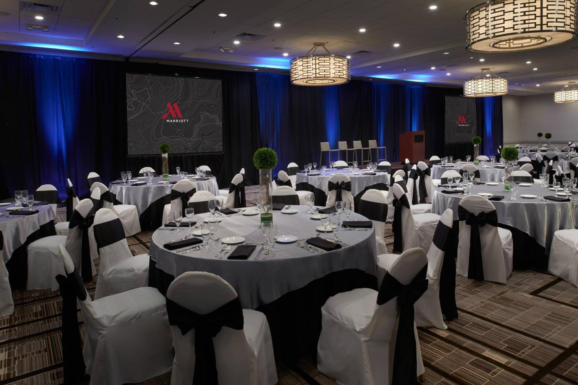 Marriott East Lansing At University Place Extérieur photo