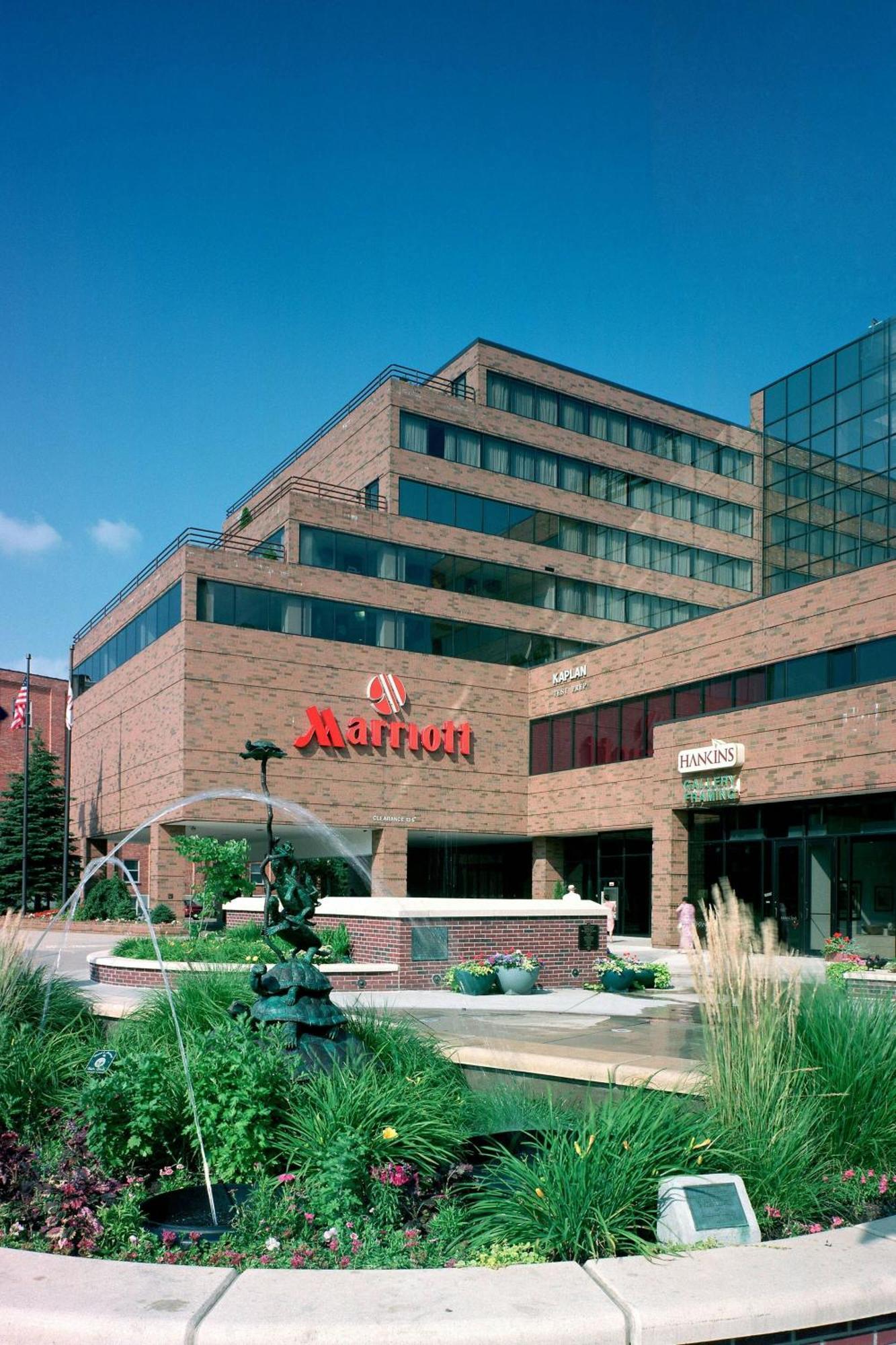 Marriott East Lansing At University Place Extérieur photo